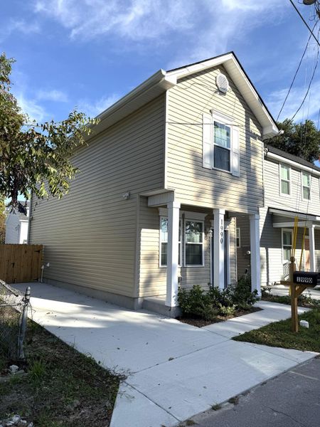 Exterior details and patio area of a home in , North Charleston (Image 4).