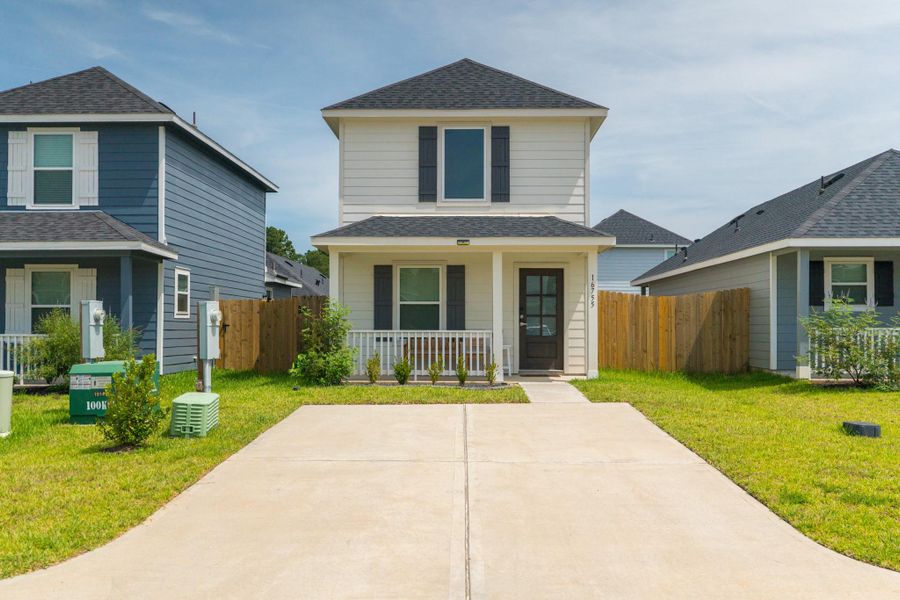 Covered front porch —perfect for relaxing mornings and evenings Covered front porch —perfect for relaxing mornings and evenings