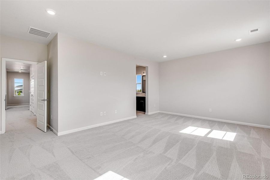 Spacious, unfurnished interior of a new home in Crescendo at The Aurora Highlands, Aurora (Image 23).