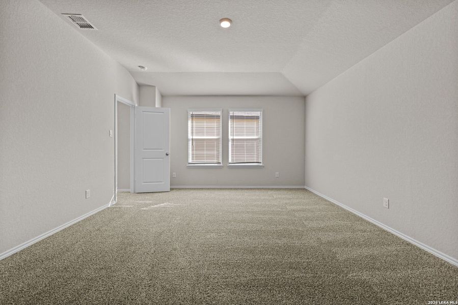 Spacious, unfurnished interior of a new home in Stonehill, San Antonio (Image 21).