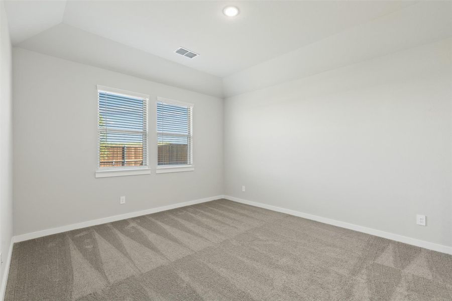 Spacious, unfurnished interior of a new home in Trinity Ranch, Elgin (Image 19).