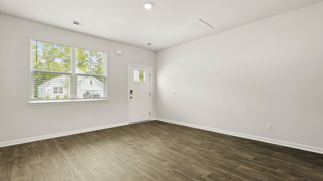 Spacious, unfurnished interior of a new home in Hillcrest, Ravenel (Image 12).