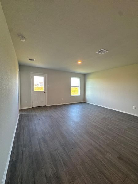 Spacious, unfurnished interior of a new home in Santa Fe, Cleveland (Image 21). Spacious, unfurnished interior of a new home in Santa Fe, Cleveland (Image 21).