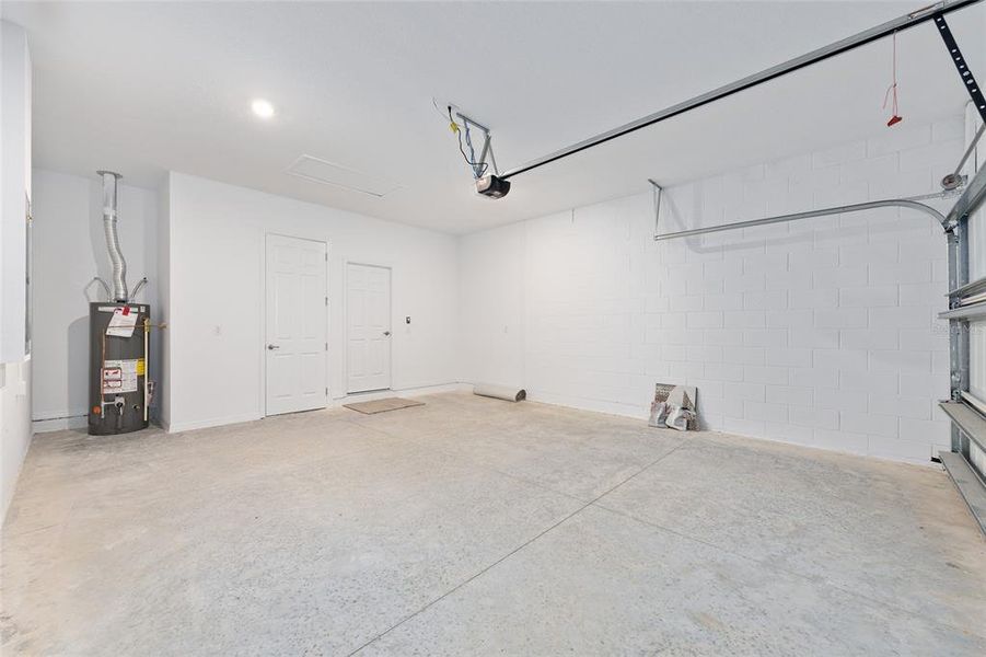 Spacious, unfurnished interior of a new home in Calesa Township, Ocala (Image 35).