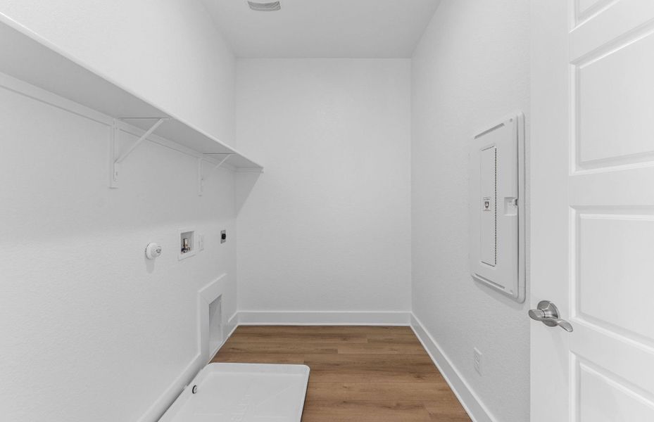 Spacious, unfurnished interior of a new home in Northpoint at Old Settlers, Round Rock (Image 13).