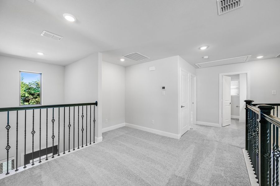 Spacious, unfurnished interior of a new home in South Oak 50s, Oak Point (Image 46). Spacious, unfurnished interior of a new home in South Oak 50s, Oak Point (Image 46).