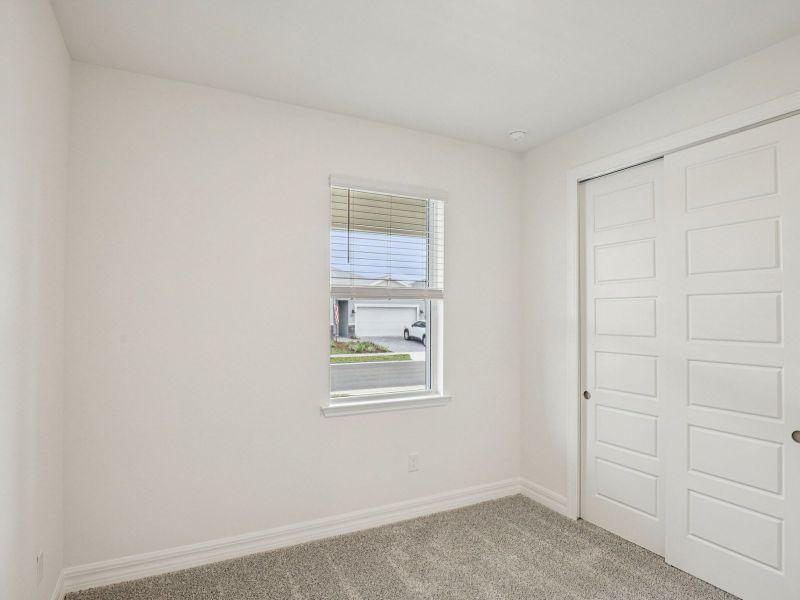 Spacious, unfurnished interior of a new home in Crescent Lakes - Reserve Series, Punta Gorda (Image 16).