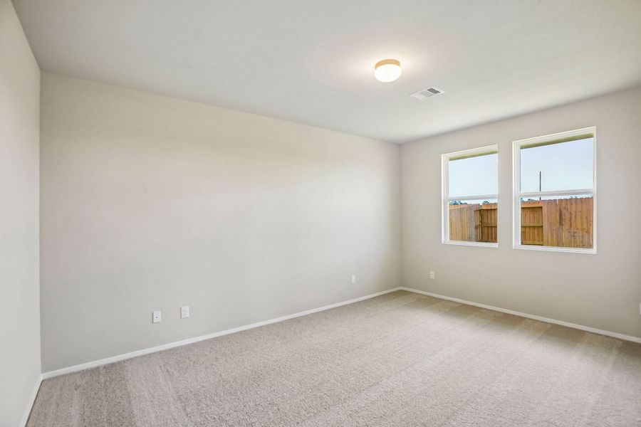 Spacious, unfurnished interior of a new home in Mustang Meadows, Waller (Image 18).