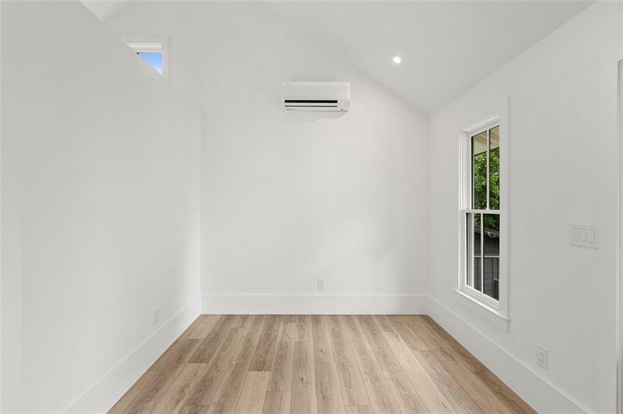 Spacious, unfurnished interior of a new home in , Atlanta (Image 49).