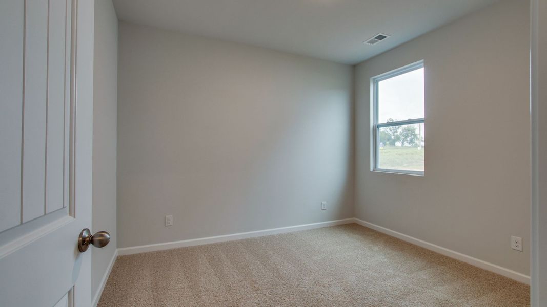 Spacious, unfurnished interior of a new home in Savannah Lakes, Lewisburg (Image 20).