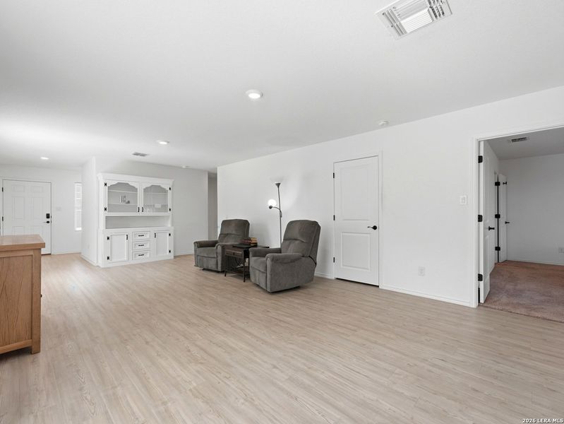 Spacious, unfurnished interior of a new home in Torian Village, San Antonio (Image 16).