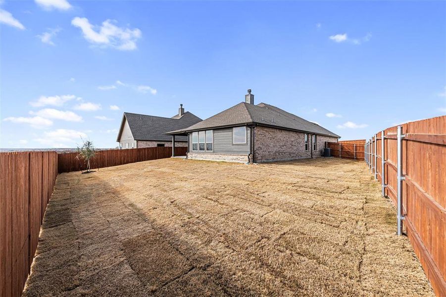 Exterior details and patio area of a home in Waterford Park, Weatherford (Image 21).