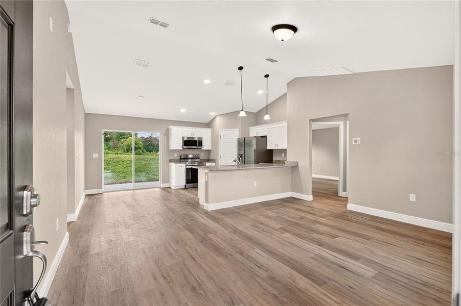Spacious, unfurnished interior of a new home in , Dunnellon (Image 20).