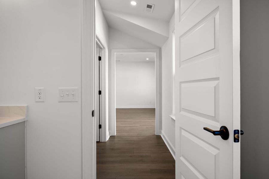 Spacious, unfurnished interior of a new home in , Johns Island (Image 49).