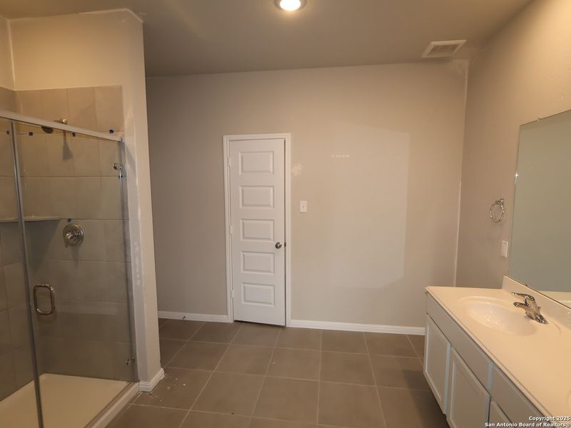 Furnished interior view inside a new home in Cinco Lakes, San Antonio (Image 6). Furnished interior view inside a new home in Cinco Lakes, San Antonio (Image 6).