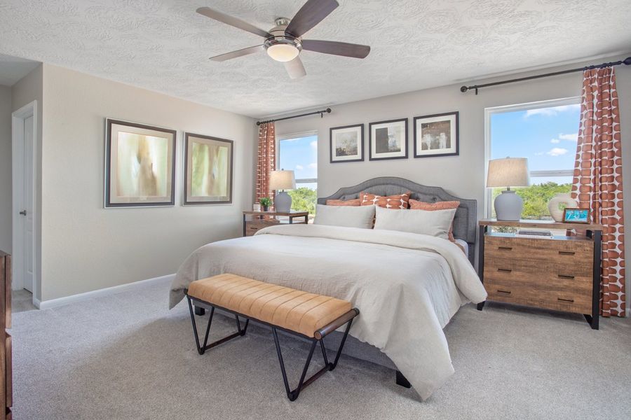 Representative furnished interior of a home built from the 2004 Modeled by KB Home in Vida Costera, Texas City (Image 6).