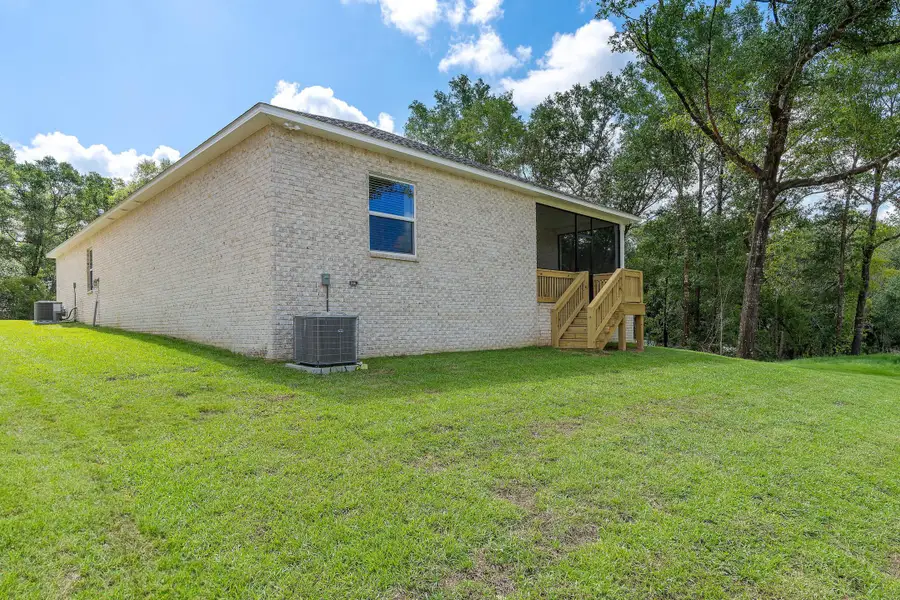 Representative exterior details of a home built from the Miramar by Maronda Homes in Villa Pass, Groveland (Image 3).