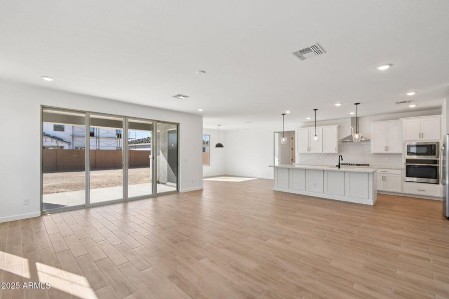 8-web-or-mls-E Saddle Way-S0111-008