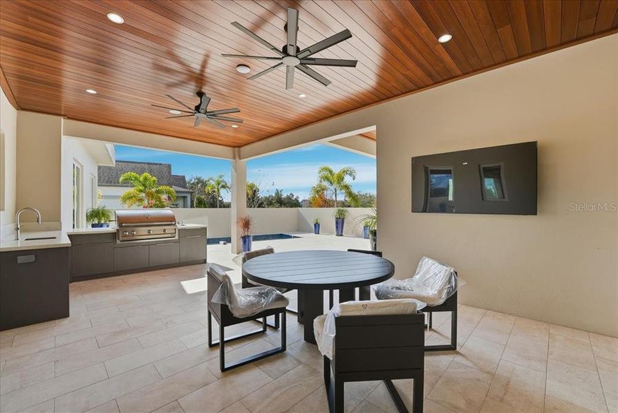 Exterior details and patio area of a home in , Orlando (Image 28).