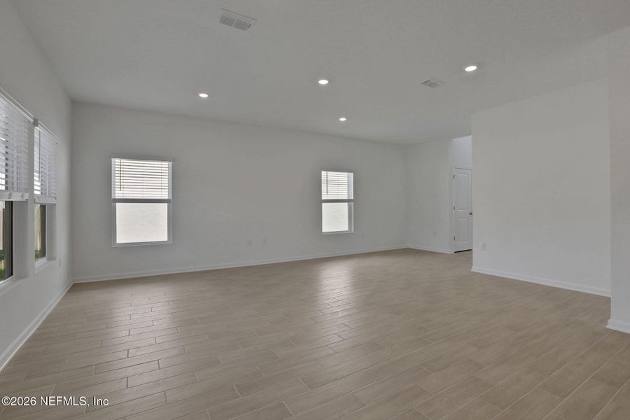 Spacious, unfurnished interior of a new home in Amberly, Green Cove Springs (Image 21).