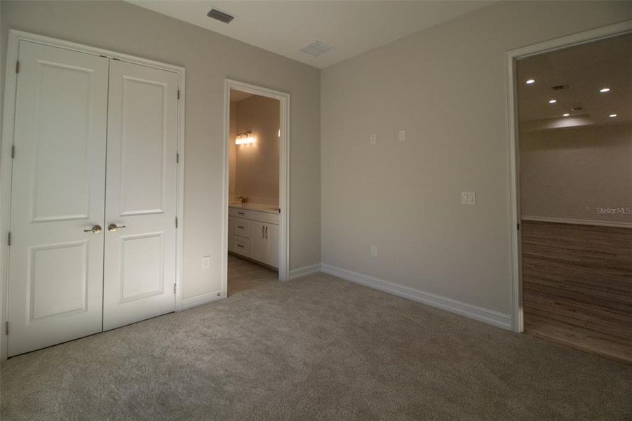 Spacious, unfurnished interior of a new home in Southern Hills Plantation, Brooksville (Image 43).