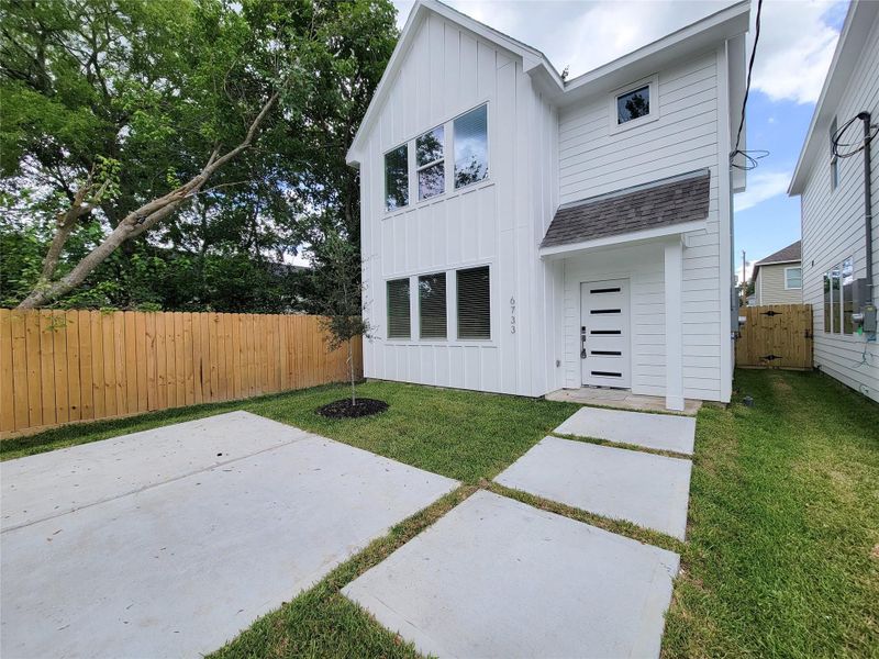 Front exterior of a new home in , Houston, TX, highlighting curb appeal (Image 28).