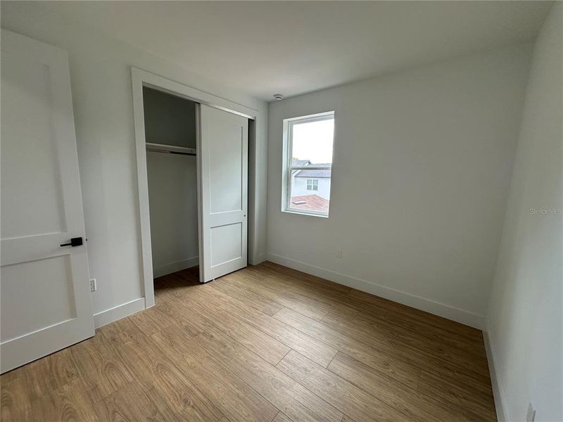 Spacious, unfurnished interior of a new home in , Orlando (Image 13).