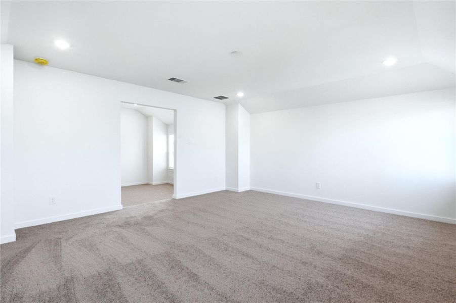 Spacious, unfurnished interior of a new home in Foxtail Palms, Manvel (Image 30).