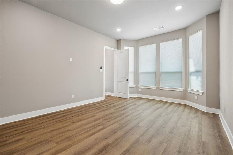 Spacious, unfurnished interior of a new home in , Fort Worth (Image 20).