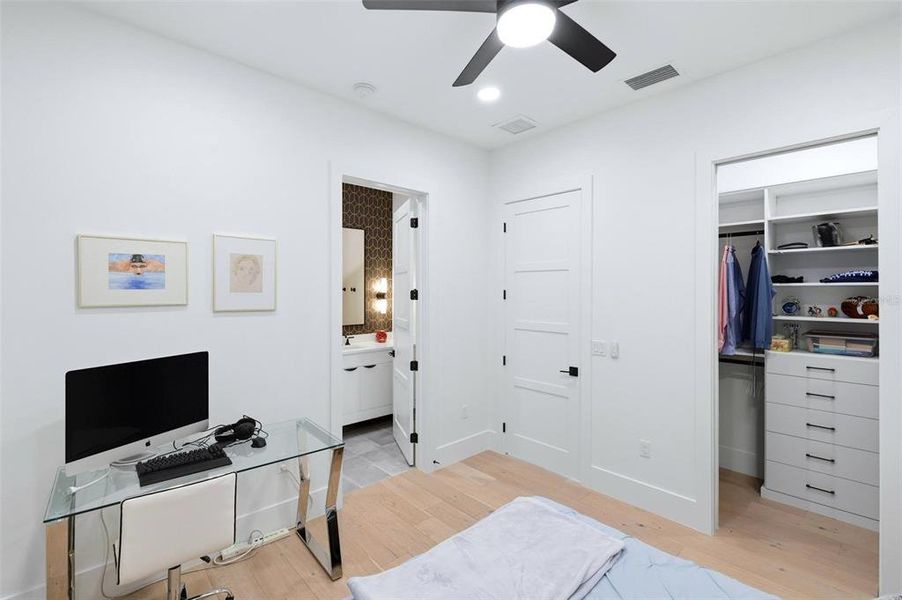 Furnished interior view inside a new home in , Sarasota (Image 14).
