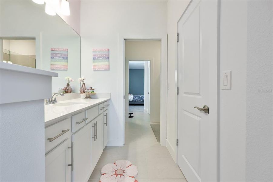 Furnished interior view inside a new home in , Apollo Beach (Image 59).