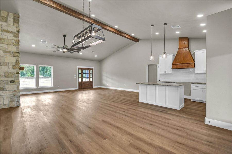 Spacious, unfurnished interior of a new home in , Angleton (Image 31).