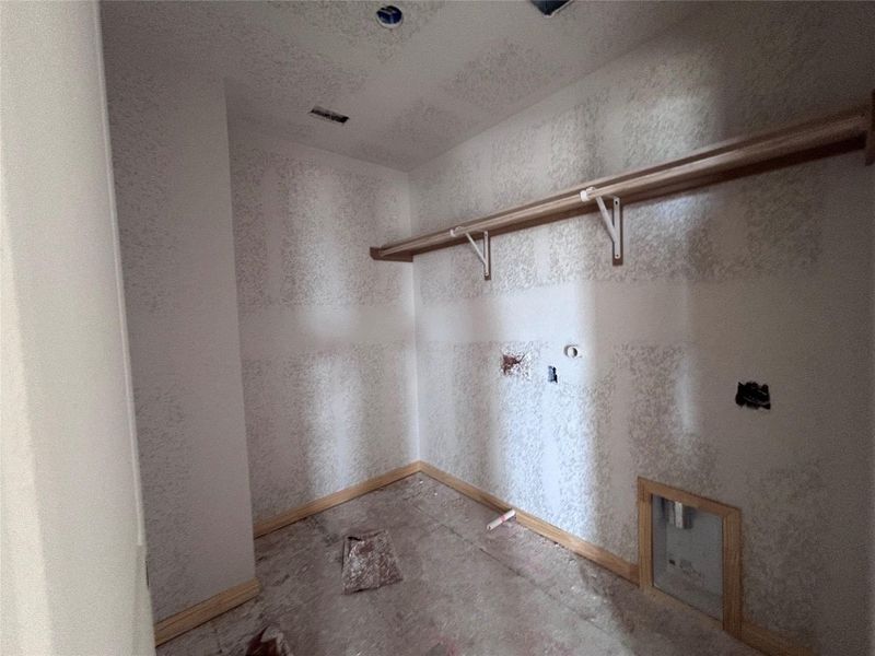 Spacious, unfurnished interior of a new home in The Colony 45s, Bastrop (Image 21).