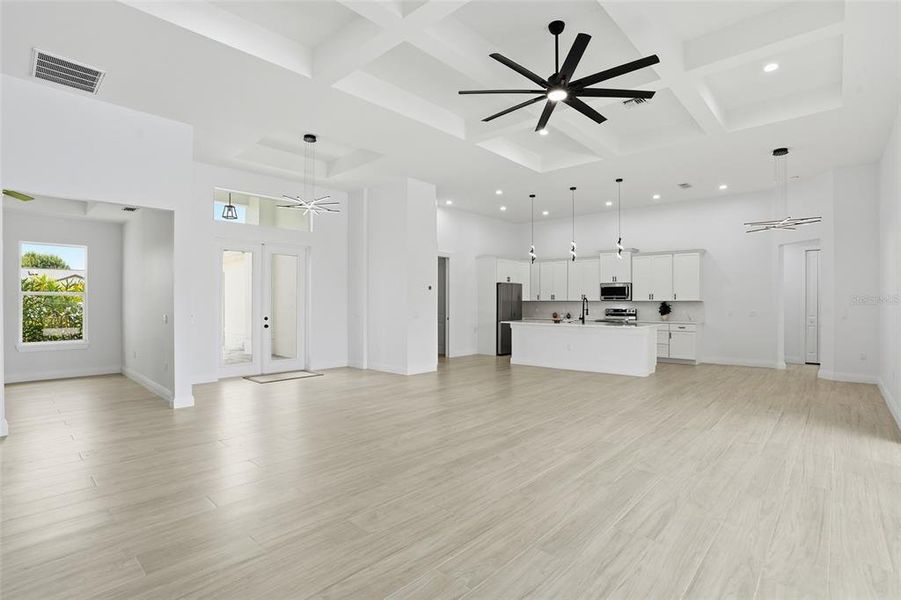 Spacious, unfurnished interior of a new home in , Cape Coral (Image 19).