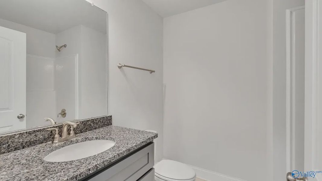 Representative interior finishes for a home built from the 1434 by Adams Homes in The Grove at Ballard Park, Jacksonville (Image 8).