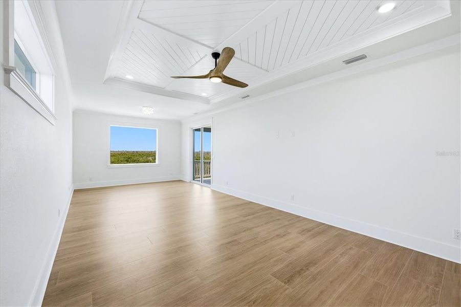 Spacious, unfurnished interior of a new home in , Placida (Image 39).