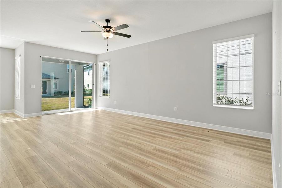 Spacious, unfurnished interior of a new home in Reunion Village, Kissimmee (Image 32).