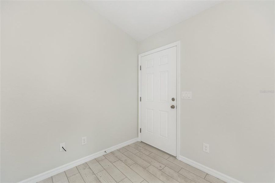 Spacious, unfurnished interior of a new home in , Ocala (Image 12).