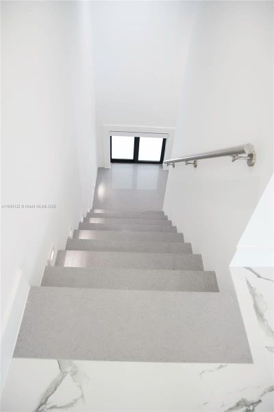 Spacious, unfurnished interior of a new home in , Tavernier (Image 47).