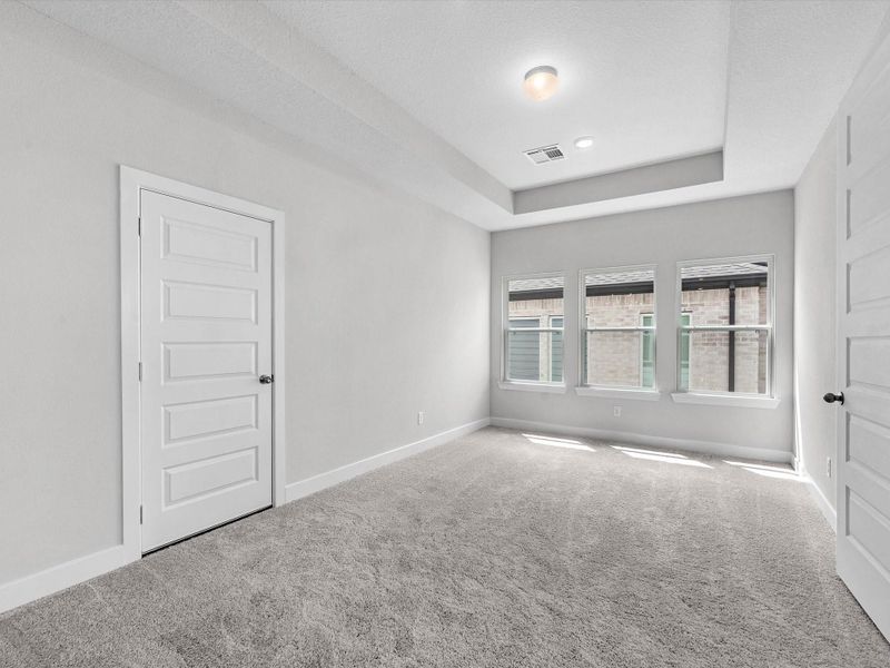 Spacious, unfurnished interior of a new home in Lago Mar - 60', Texas City (Image 17).