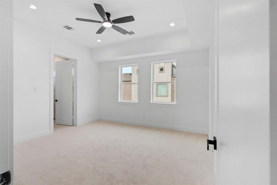 Spacious, unfurnished interior of a new home in , Houston (Image 16).