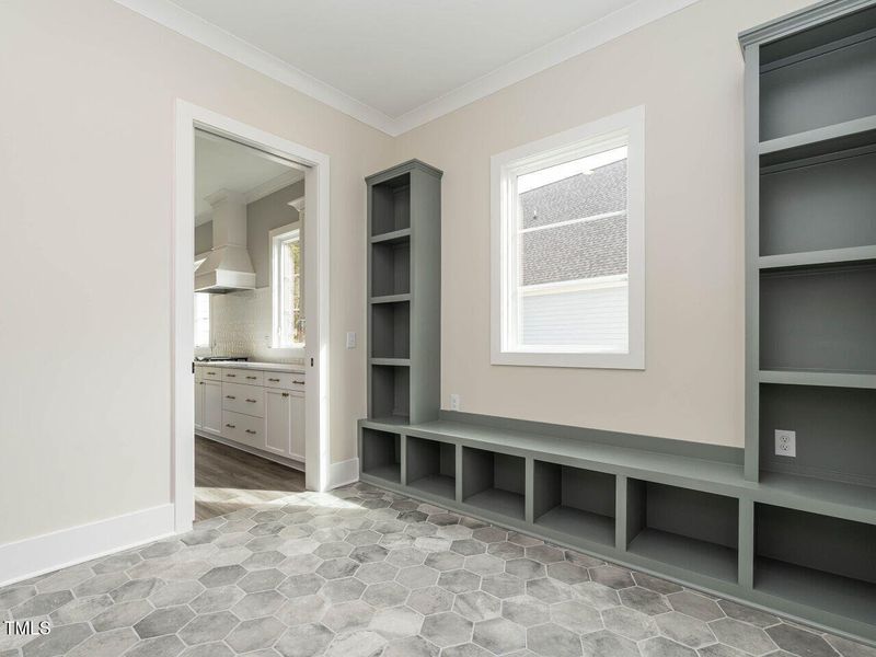 020-1280x960-mudroom-laundry