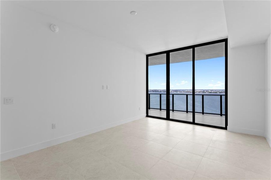 Spacious, unfurnished interior of a new home in , Tampa (Image 28).