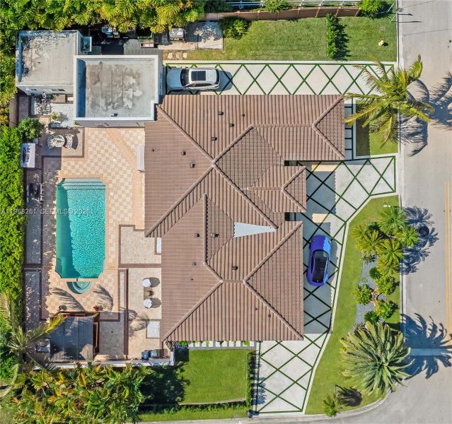 Community amenities in , Surfside (Image 38).