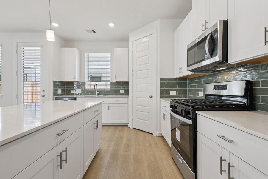 Photo is not of the actual home, but is an inspirational photo of builder’s model home and may depict options, furnishings, and/or decorator features that are not included Photo is not of the actual home, but is an inspirational photo of builder’s model home and may depict options, furnishings, and/or decorator features that are not included