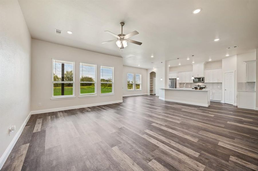 Spacious, unfurnished interior of a new home in , Corsicana (Image 28). Spacious, unfurnished interior of a new home in , Corsicana (Image 28).