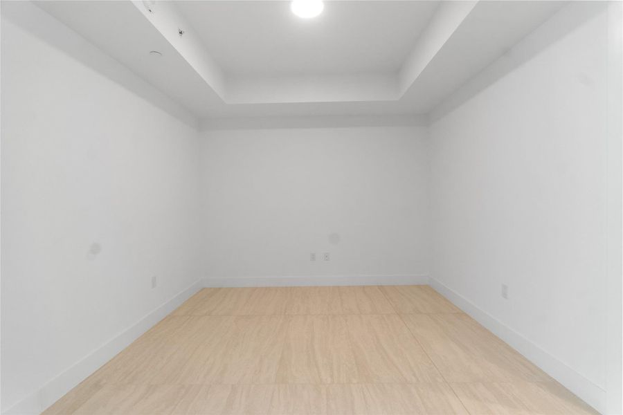 Spacious, unfurnished interior of a new home in , Fort Lauderdale (Image 24).