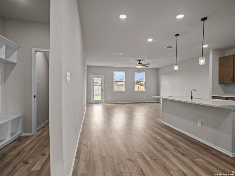 Spacious, unfurnished interior of a new home in Comanche Ridge, San Antonio (Image 25).