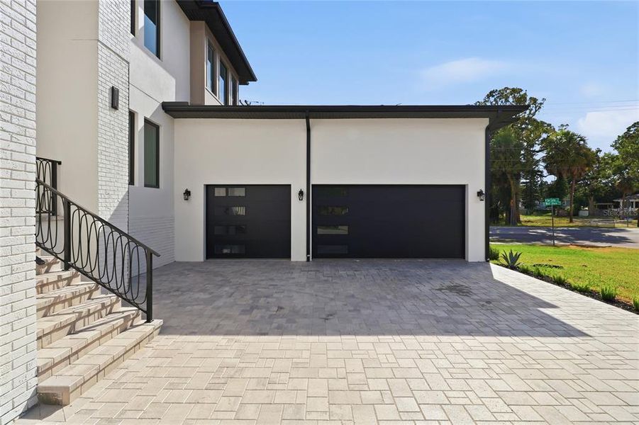 Exterior details and patio area of a home in , Tampa (Image 12).