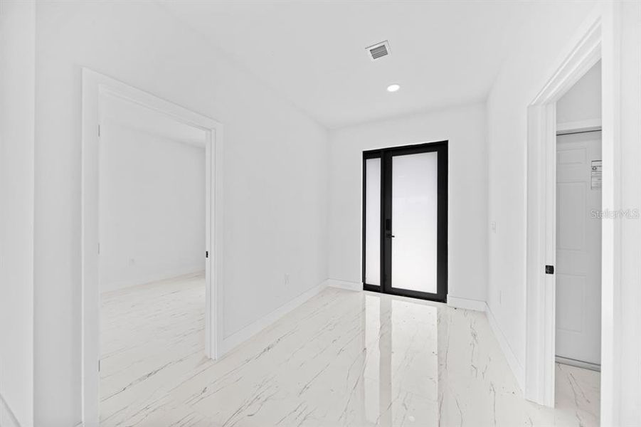 Spacious, unfurnished interior of a new home in , Lehigh Acres (Image 20).